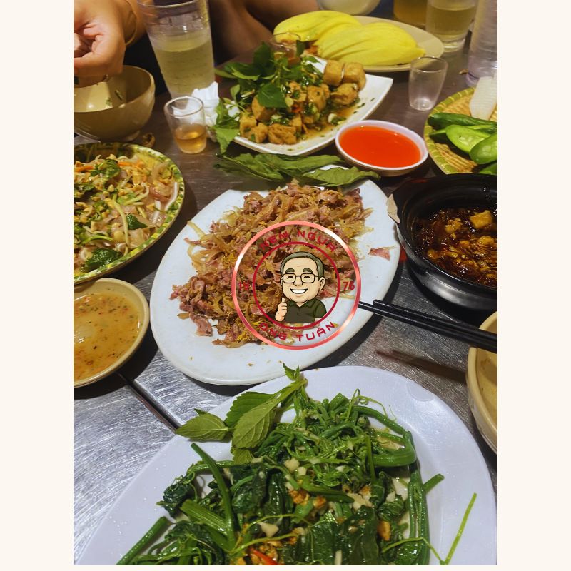Nem ngựa trên bàn nhậu